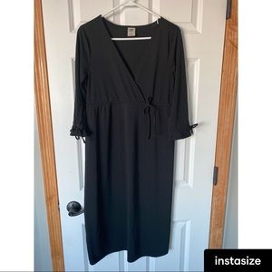 Old Navy Maternity Dress in Black - Size M
